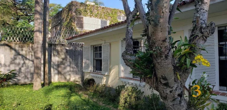 Imagem Casa térrea à venda no Alto de Pinheiros São Paulo SP com 3 dormitórios, 1 suíte, 4 vagas de garagem e 330m² na Rua Barajuba.
