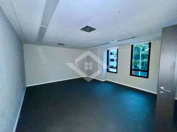 Imagem Sala Comercial de 460m² no Teleporto – Frente ao Metrô Cidade Nova!