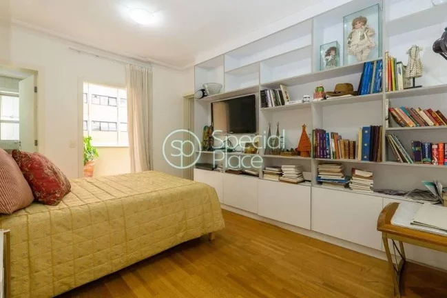 Imagem Excelente apartamento com 209m² em Moema Pássaros, fora da rota! Amplo living para 03 ambientes co...