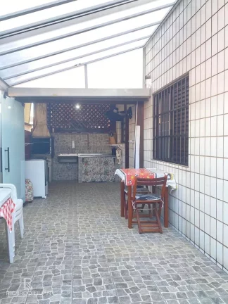 Imagem Apartamento Garden com quintal privativo localizado a 350 metros da praia do Caiçara.