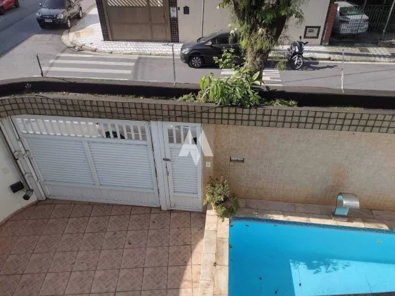 Imagem Sobrado à venda com 3 dormitórios, churrasqueira e piscina no bairro da Aparecida em Santos/SP