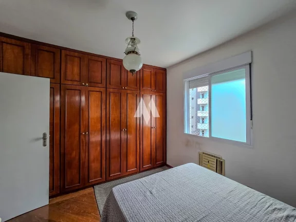 Imagem Apartamento com 2 dormitórios, sendo 1 suíte e dependência completa a 1/2 quadra da praia à venda no Embaré, Santos/SP