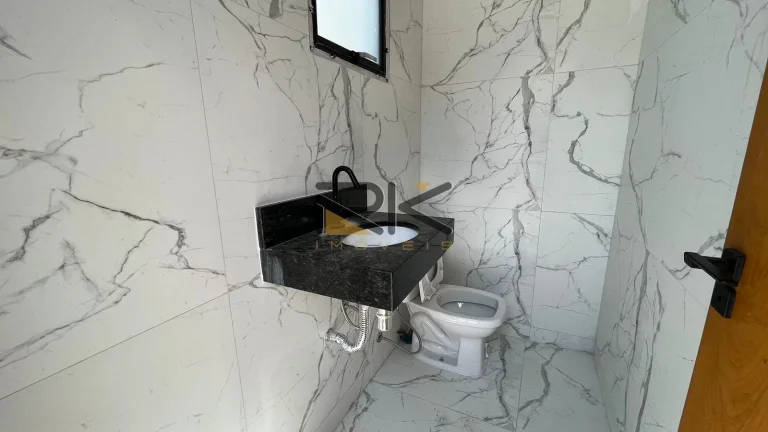 Imagem CASA EM CONDOMINIO FECHADO COM 4 DORMITÓRIOS SENDO 4 SUÍTES,2 VAGAS DE GARAGEM,VARANDA GOURMET COM CHURRASQUEIRA E PISCINA.