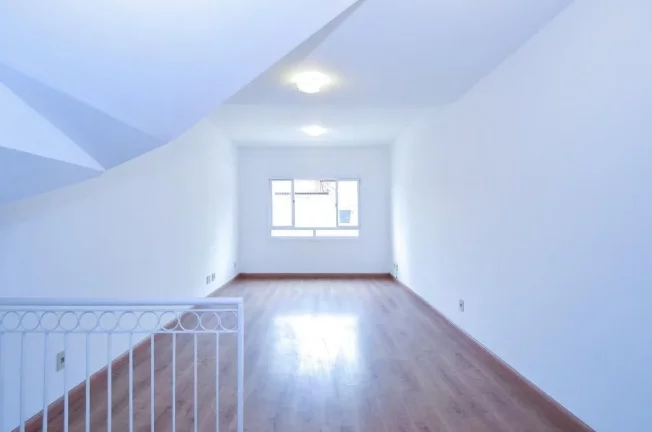 Imagem Casa de condomínio com 128 metros quadrados com living para 2 ambientes / Jardim Ester Yolanda