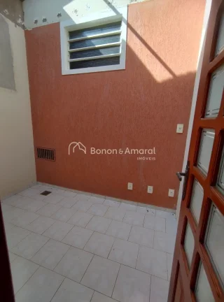 Imagem Casa com 3 Suítes confortáveis com armários embutidos e uma das suites tem banheira;
2 Salas de e...