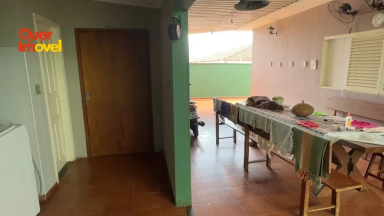 Imagem Casa à Venda em Ribeirão Preto-SP, Jardim Sumaré: 4 Quartos, 2 Suítes, 2 Salas, 4 Banheiros, 4 Vagas, 290m². Encontre seu novo lar!