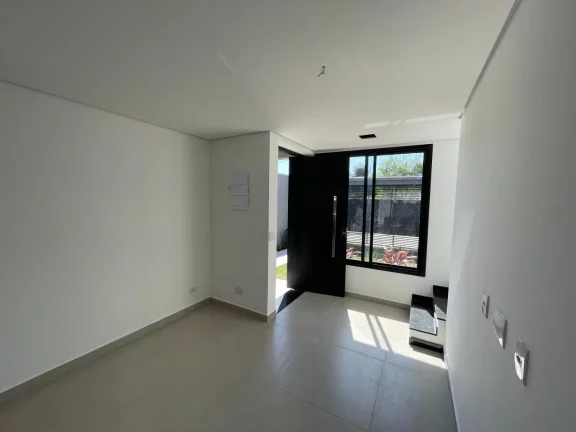 Imagem Casa com 3 Suítes e Piscina - Santana de Parnaíba/SP