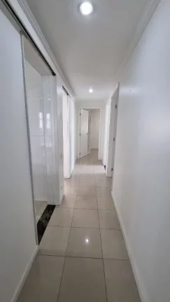 Imagem MARAVILHOSO APARTAMENTO NA PRAIA DE PITANGUEIRAS, 3 DORM. SENDO 1 SUÍTES, 1 VAGA DE GARAGEM, TOTALMENTE REFORMADO.