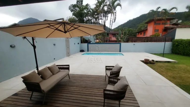 Imagem Casa em condomínio com segurança 24 horas localizado no Horto