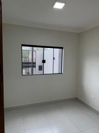 Imagem Alto Padrão para Venda em Maringá, Conjunto Habitacional Requião, 3 dormitórios, 1 suíte, 2 banheiros, 1 vaga
