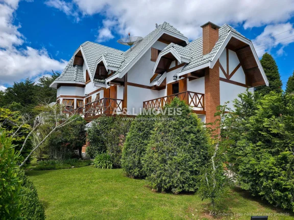 Casa à Venda na Aldeia Austríaca em Campos do Jordão - 6 Suítes e 640 m²