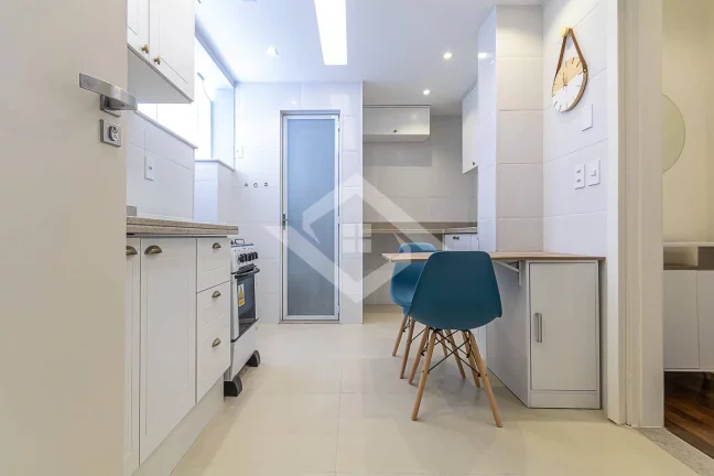 Imagem Apartamento de 2 Quartos para Venda em Copacabana com 80 m²