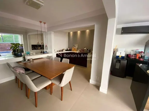 Imagem Linda casa em condomínio, situada próxima ao Parque Ecológico. O imóvel conta com três dormitó...
