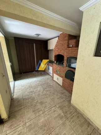 Imagem Sobrado à Venda com 264m², 4 dormitórios, 1 suíte, 2 salas e 2 vagas!!!
