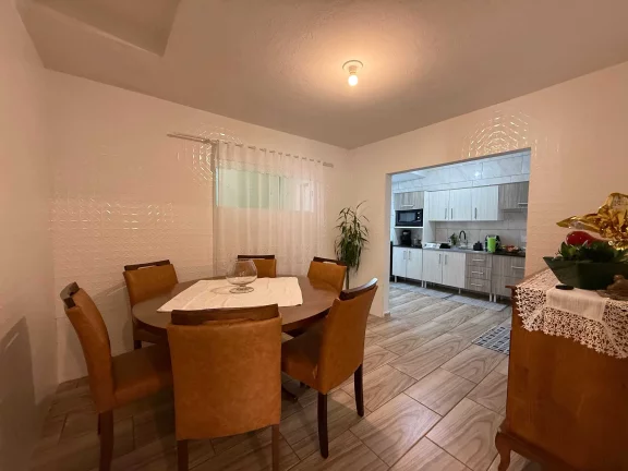 Imagem Casa com 7 dormitórios sendo 3 suítes e 3 vagas de garagem, a 350 metros da Praia em Penha