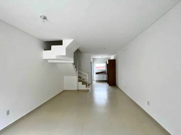 Casa com 3 dormitórios sendo 1 suíte e 2 vagas de garagem em Brusque