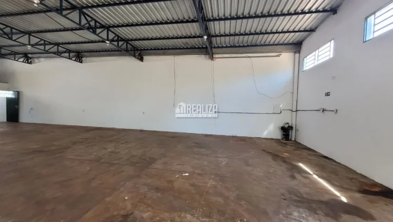 Imagem Excelente Galpão Comercial no Jardim Botânico - em Igarapava