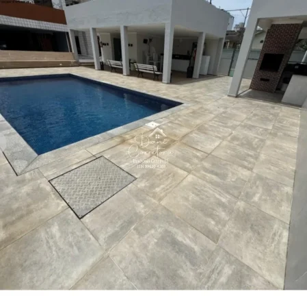 Imagem Aluguel de apartamento no Jardim Astúrias, Guarujá-SP: 2 quartos, 1 suíte, 2 salas, 2 banheiros, 1 vaga de garagem, 85m² de área.