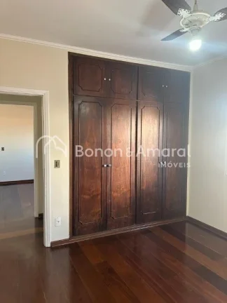 Imagem Imóvel com excelente acabamento, estrutura sólida e totalmente reformado. Com 3 dormitórios, todo...