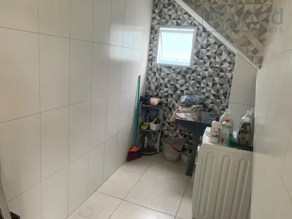Imagem Casa à Venda na Cidade de com 4 Quartos, 2 Suítes e 6 Vagas de Garagem - Imperdível!