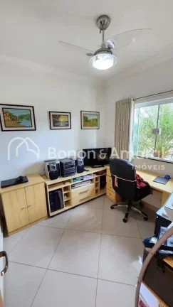 Imagem Lindo sobrado com 3 suites, sendo uma Master, escritório, piscina aquecida, área Gourmet, living c...