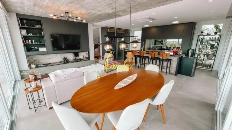 Imagem Casa térrea com 3 suítes e beira de lago com piscina