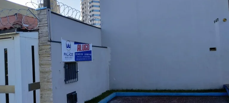 Imagem Barracão com 230m² com escritório, 2 banheiros e mezanino, vagas para recuo.Perto da Santa Casa, ...