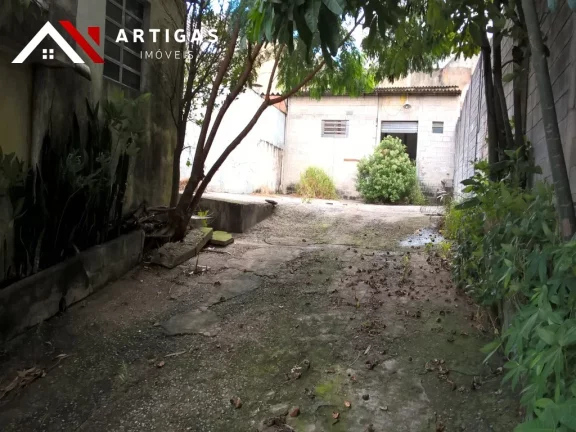 Imagem Galpão Comercial de Excelente Localização na Vila Bertioga: 2 Salas, 2 Banheiros, 6 Vagas - 250m² - São Paulo-SP