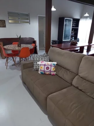 Imagem Casa de Alvenaria com 4 Dormitórios sendo 3 suítes localizado em Banheiros em Camboriú