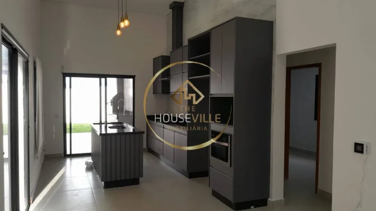 Imagem Casa térrea, 3 Dormitórios (1 suíte), 4 vagas, 300m2, Condomínio Malibu.