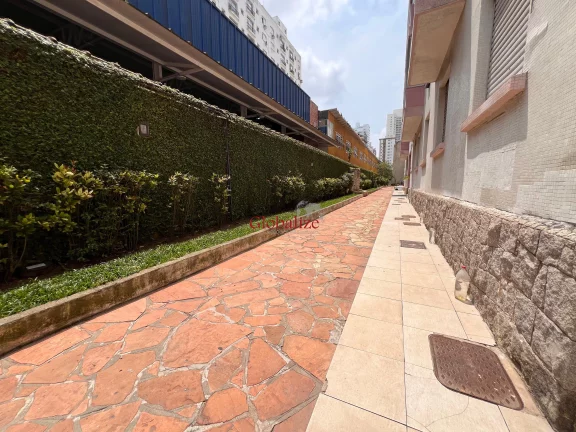 Imagem Oportunidade Para Reforma - Apartamento Vista Mar com 2 dormitórios e 1 vaga escriturada em prédio com portaria 24hrs e elevador por R$ 890.000,00