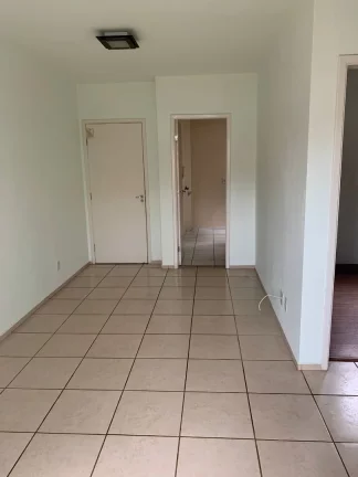 Imagem Apartamento em ótima localização sendo sala, cozinha com gabinete, 02 dormitórios, 01 banheiro c...