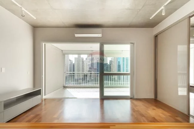 Imagem Apartamento á venda com 90 m², 1 suíte, 2 vagas, Luxo e Modernidade no Coração do Itaim Bibi