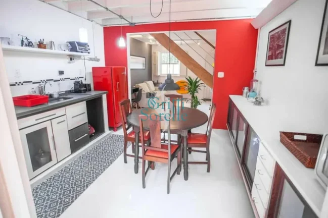 Imagem Casa/Sobrado de Vila à Venda em Pinheiros - São Paulo/SP.