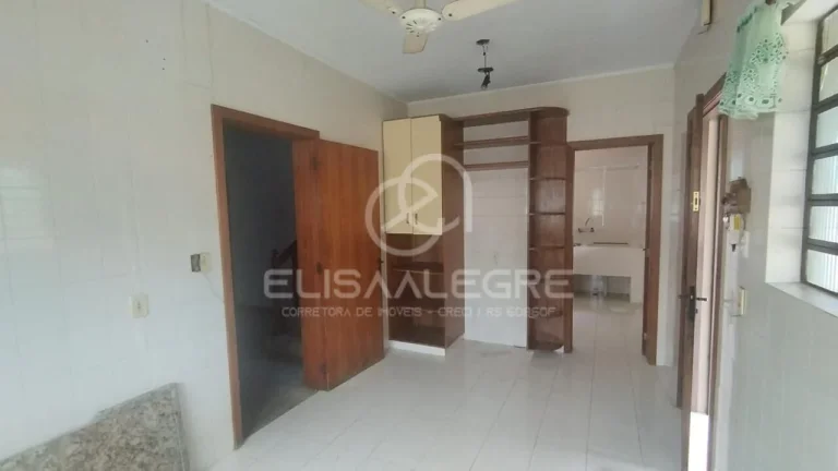 Imagem Sobrado + casa auxiliar em terreno de 1.864m² em Esteio