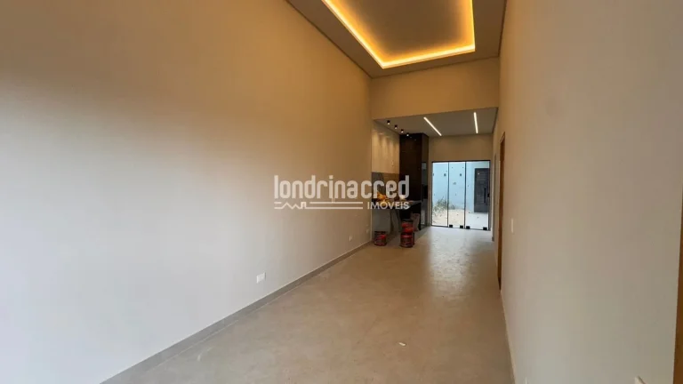 Imagem **Casa à venda no Condomínio Morada das Flores com 3 dormitórios, 1 suíte, banheiro social, 2 vagas de garagem e 85m² construídos em terreno de 125m²**