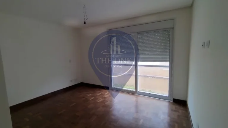 Imagem Luxuosa Casa em Condomínio à Venda em Alphaville, Santana de Parnaíba-SP: 4 Quartos, 4 Suítes, 3 Salas, 6 Banheiros, 6 Vagas, 430m².