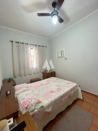 Imagem Casa geminada com churrasqueira em São Vicente!