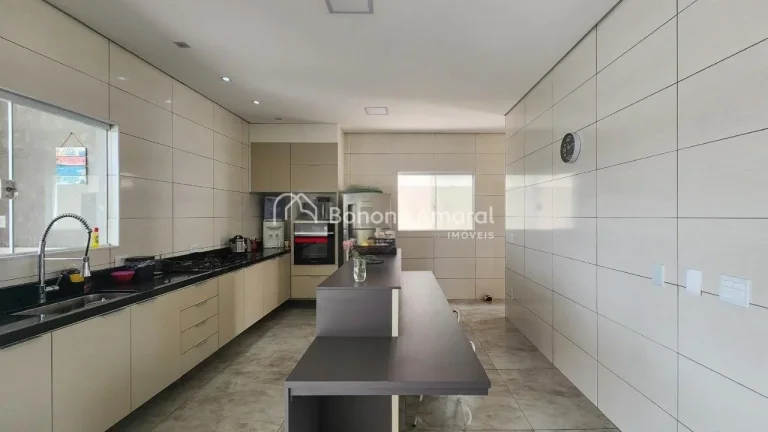 Imagem Confira essa excelente oportunidade no Residencial Mont Alcino, em Valinhos/SP. Esta linda casa cont...