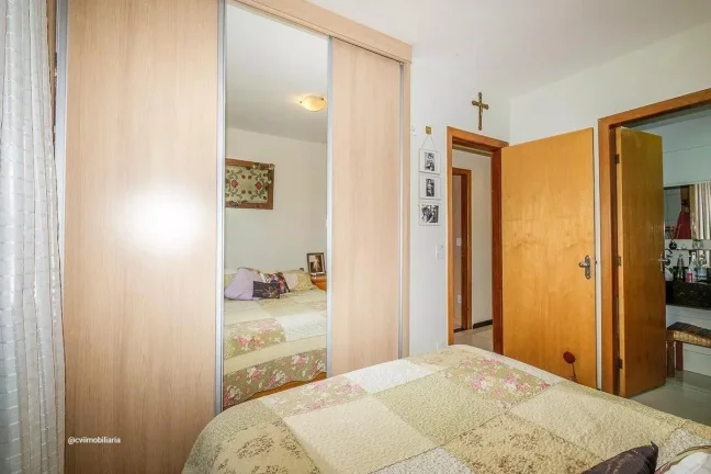 Imagem Imóvel amplo à venda com 3 quartos, sendo 1 suíte, e 2 banheiros no total. Este imóvel está bem...