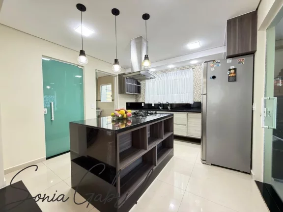 Imagem Casa em Condomínio em Vinhedo-SP: 4 Quartos, 2 Suítes, 3 Salas, 4 Banheiros, 4 Vagas - Imperdível! Imagem Casa em Condomínio em Vinhedo-SP: 4 Quartos, 2 Suítes, 3 Salas, 4 Banheiros, 4 Vagas - Imperdível!