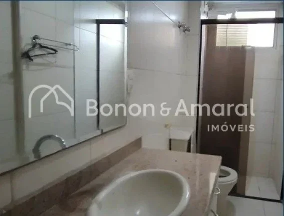 Imagem Amplo living para 2 ambientes com piso laminado, 2 dormitórios ricos em armários, sendo 1 suíte, ...