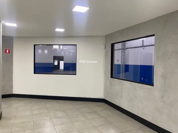 Imagem Alugue agora o seu galpão comercial de 500m² em Alphaville Industrial, Barueri-SP, com 10 vagas de garagem!