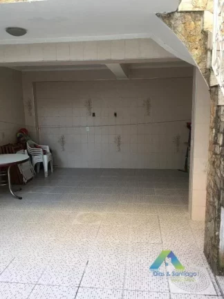Imagem Lindo sobrado com acabamento moderno, 3 dormitórios, 2 vagas, edicula com localização privilegiada fácil acesso a comércios e principais avenidas.