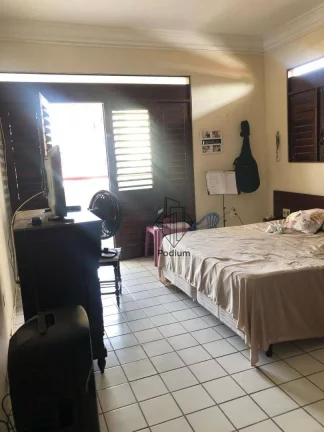 Imagem Casa de 1º andar com Edícula, no Bessa a menos de 250m da praia - CA0163