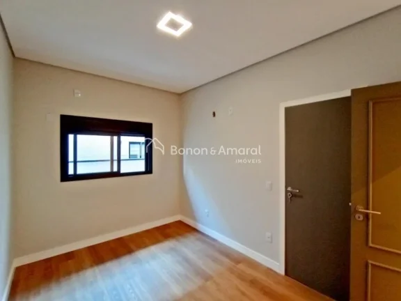 Imagem Com arquitetura moderna e ambientes aconchegantes, esta residência oferece um living integrado para...