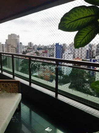 Imagem Descubra o conforto e a sofisticação deste amplo e espaçoso apartamento reformado, localizado no ...