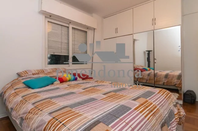 Imagem Apartamento em prédio charmoso da década de 60, pronto para morar.