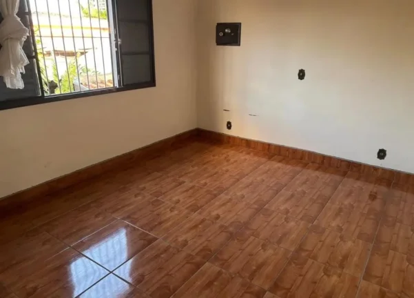 Imagem Casa Comercial para Locação em Tatuí-SP 7 Salas, 4 Banheiros, 4 Vagas, 200m² - Jardim São Paulo