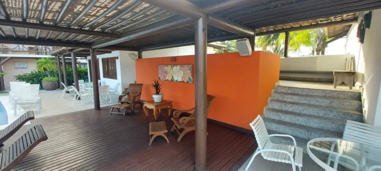 Imagem Apartamento garden com 2 dormitórios, poucos metros da vila de Praia do Forte com acesso a praia